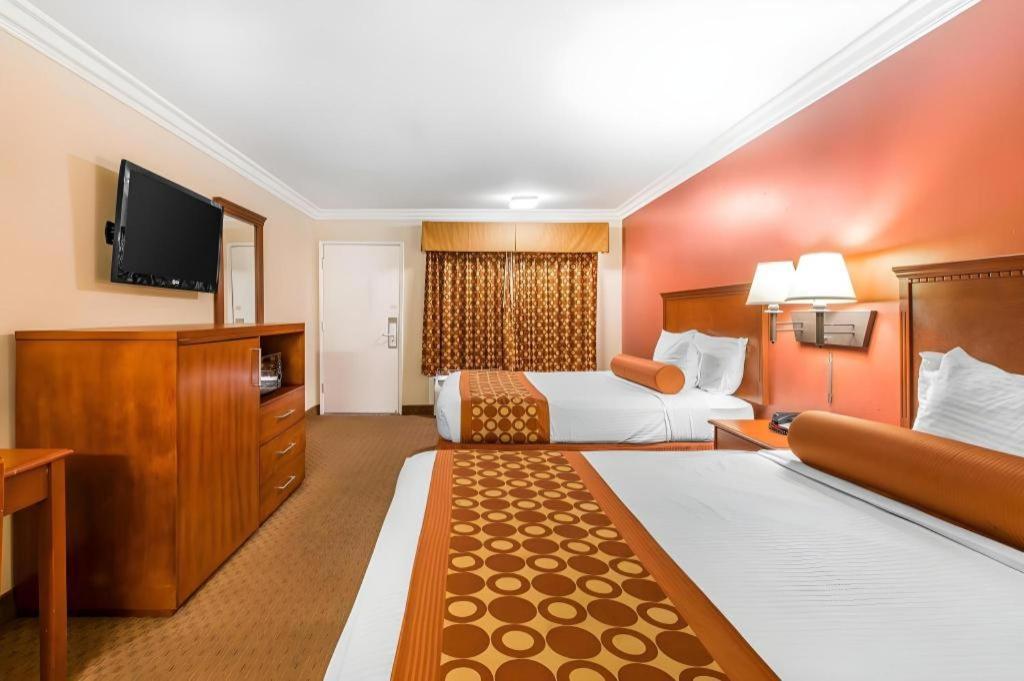 Rodeway Inn & Suites Canyon Lake-Menifee West Экстерьер фото