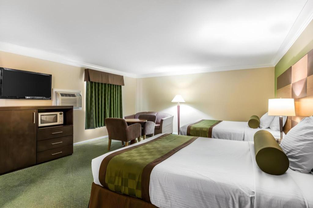 Rodeway Inn & Suites Canyon Lake-Menifee West Экстерьер фото