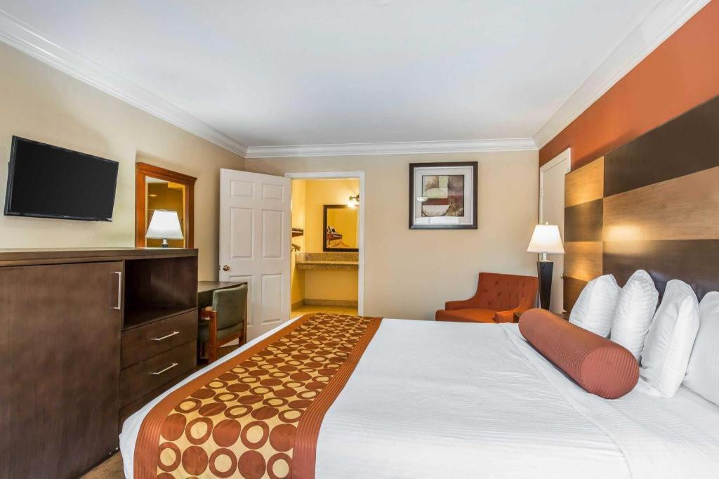 Rodeway Inn & Suites Canyon Lake-Menifee West Экстерьер фото