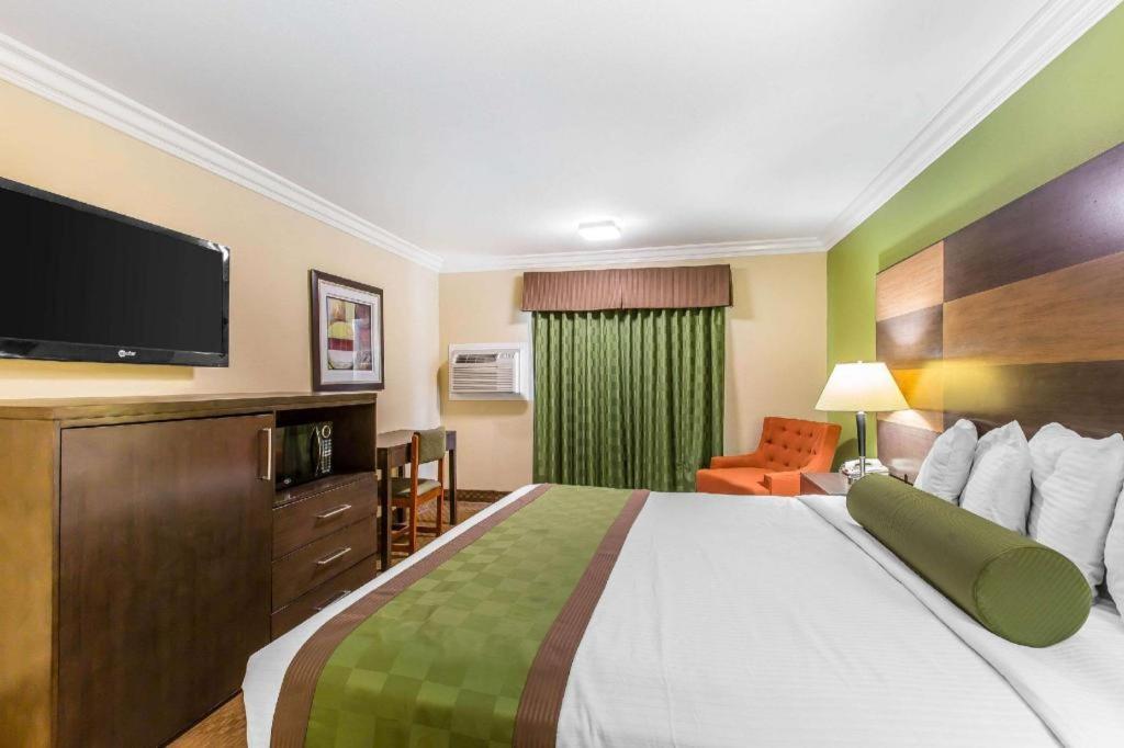 Rodeway Inn & Suites Canyon Lake-Menifee West Экстерьер фото