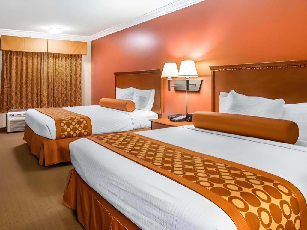 Rodeway Inn & Suites Canyon Lake-Menifee West Экстерьер фото