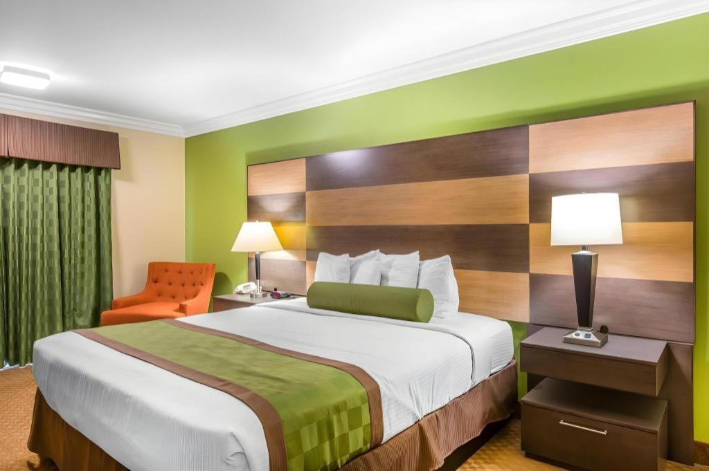 Rodeway Inn & Suites Canyon Lake-Menifee West Экстерьер фото