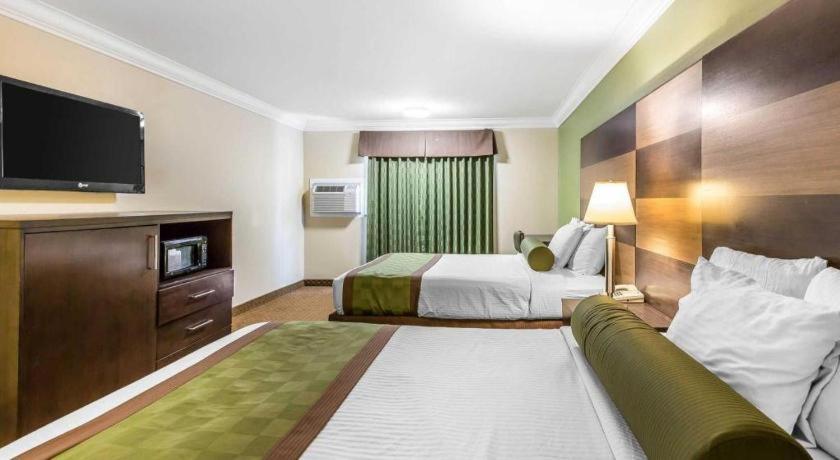 Rodeway Inn & Suites Canyon Lake-Menifee West Экстерьер фото